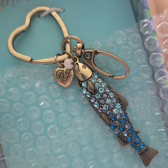 Betsey Johndon- Elegant Blue and Gold Fish Keychain - Picture 7 of 8